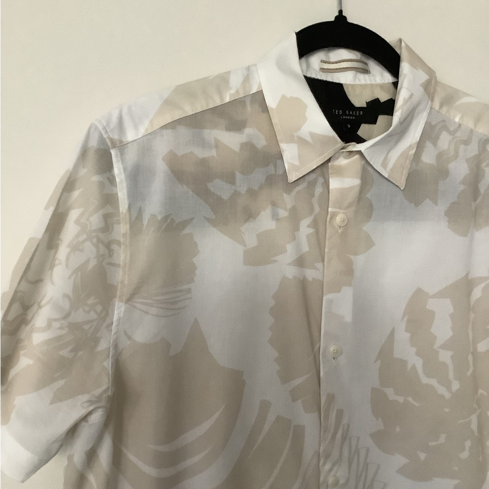 Ted Baker London Men’s Floral Button Up Shirt Beige Cream Tropical Medium